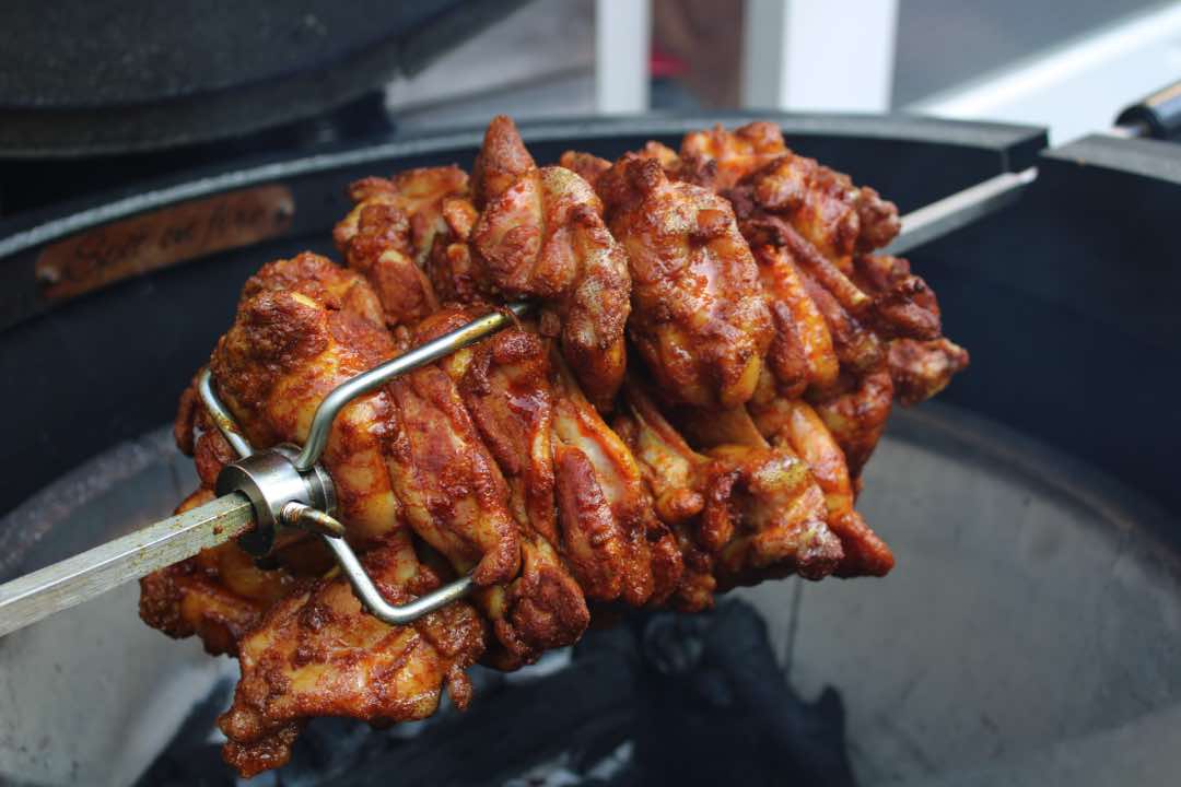 Shoarma van het spit op de BBQ